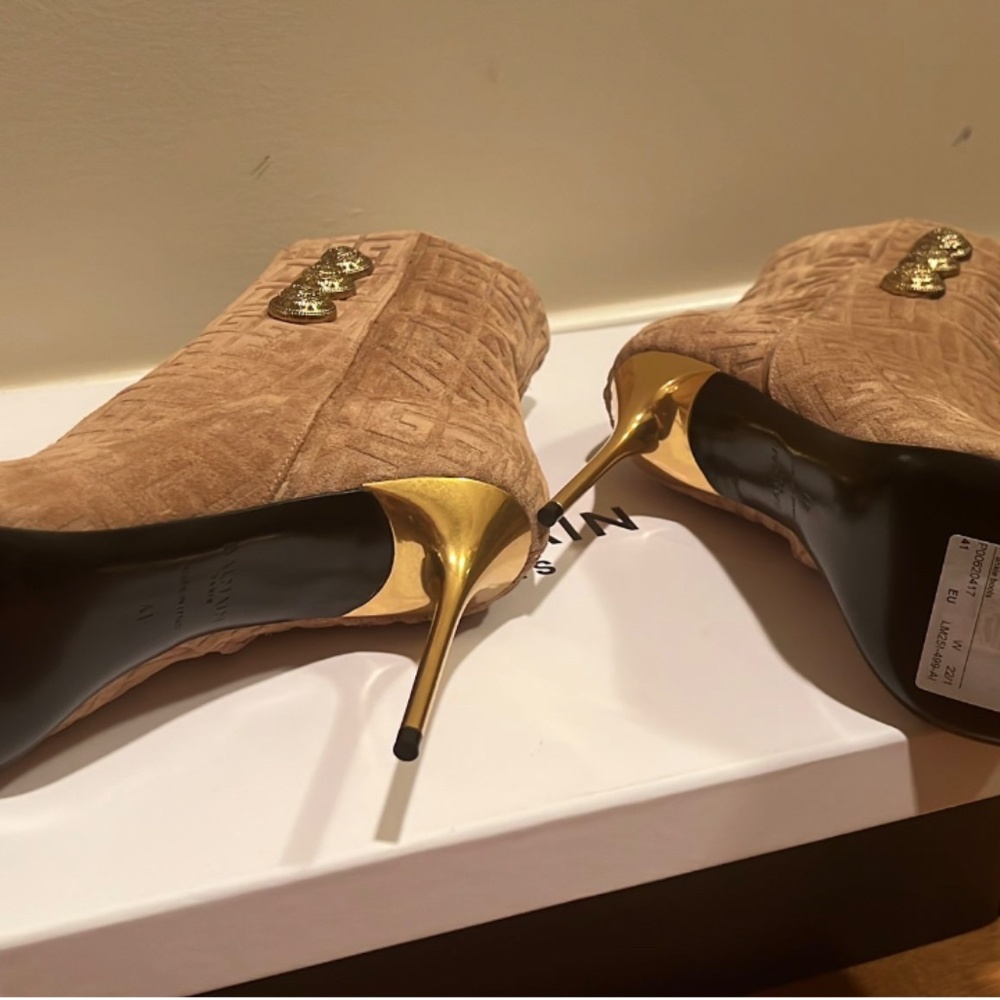 Boots - Picture 3 of 3